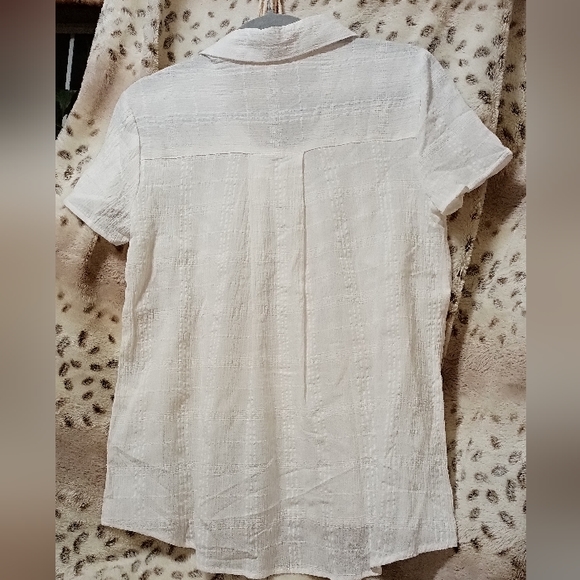 Button up white shirt - Picture 2 of 6